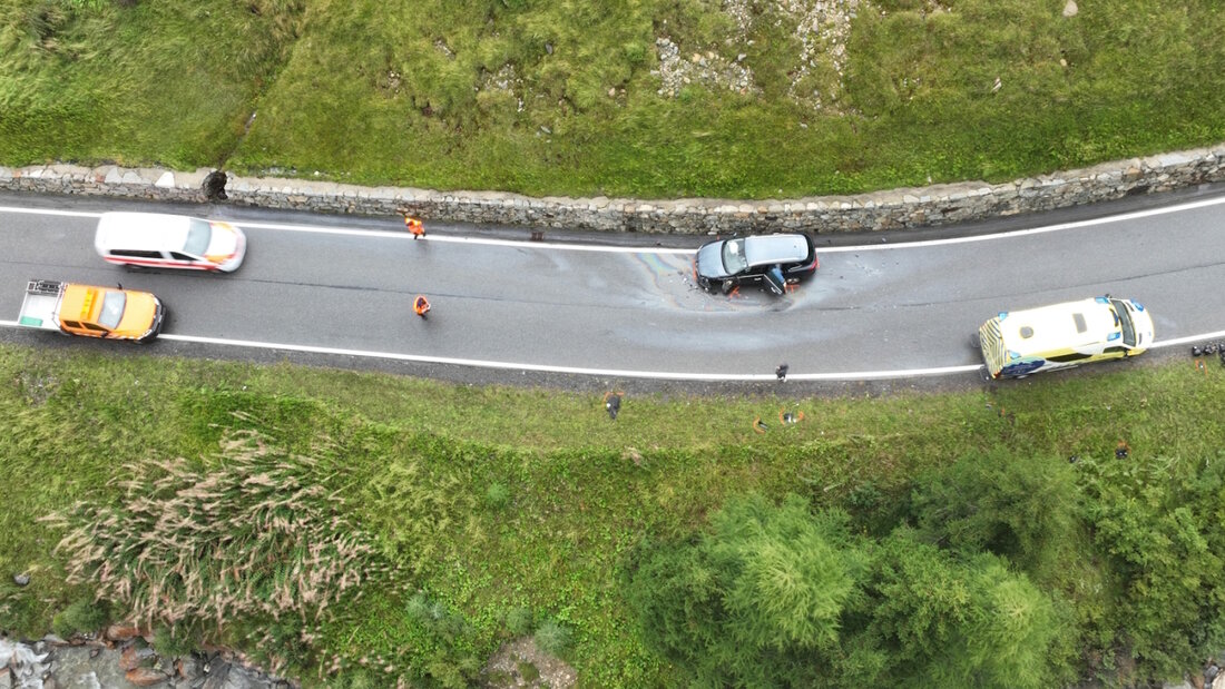 Bei einem Verkehrsunfall bei Splügen verletzte sich ein Töfffahrer schwer. 20260828163418973.jpg
