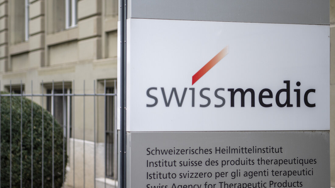 Das Schweizerische Heilmittelinstitut Swissmedic baut in den nächsten zwei Jahre rund 45 Vollzeitstellen ab. (Archivbild) 20251125104314904.jpg