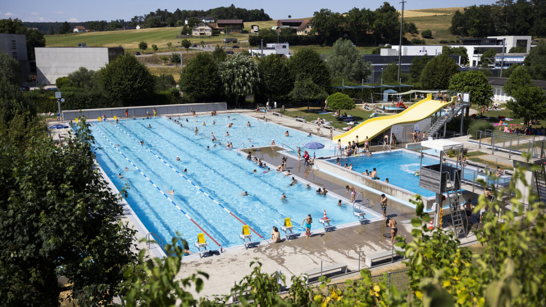 Das Zutrittsverbot für Nichtansässige in der Badi von Pruntrut JU soll bis Ende Saison gelten. (Archivbild) 20250829063022845.jpg