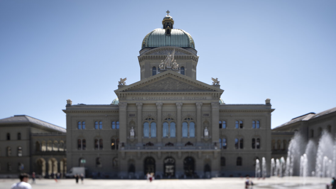 Bundeshaus in Bern: Die Schweizer Wirtschaft wird derzeit durch die Zollpolitik von US-Präsident Donald Trump gebremst. (Archivbild) 20250828090821822.jpg