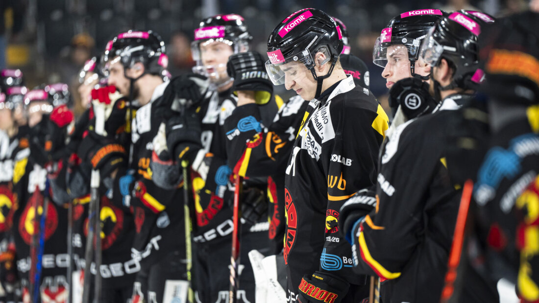 Wieder hängende Köpfe bei den SC-Bern-Spielern 20251024224939925.jpg