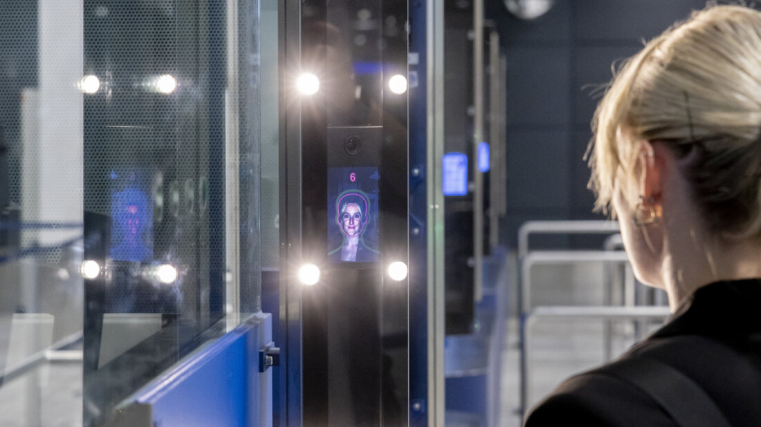 Flughäfen und Airlines sollen künftig auch in der Schweiz Gesichtserkennungssysteme einsetzen können. Das will der Bundesrat. (Themenbild) 20251112131311707.jpg