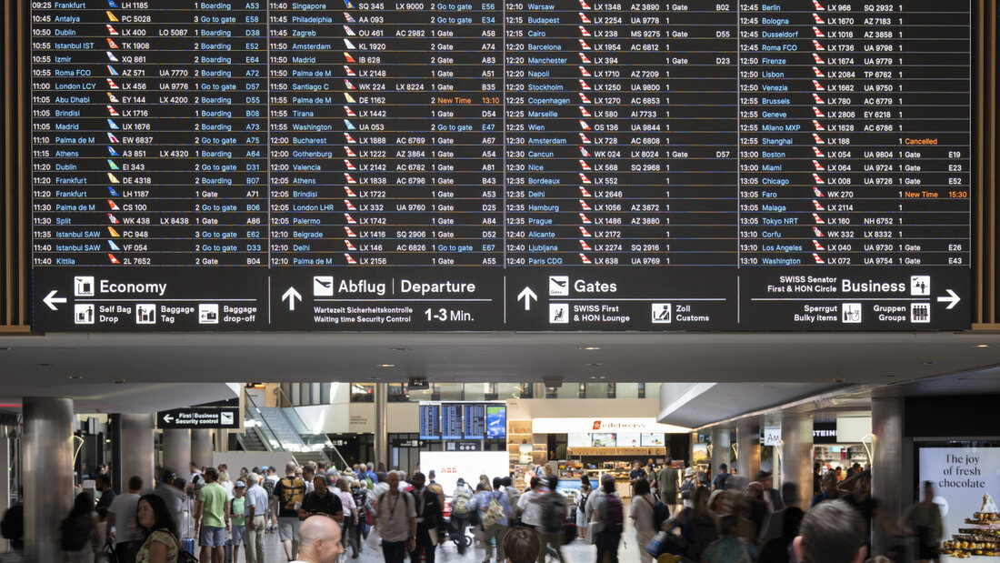 Der Flughafen Zürich hat seine Pünktlichkeit während der Hochsaison im Sommer verbessert. 56 Prozent der Flüge hoben mit einer Verspätung von weniger als 15 Minuten ab. (Archivbild) 20260825125529759.jpg