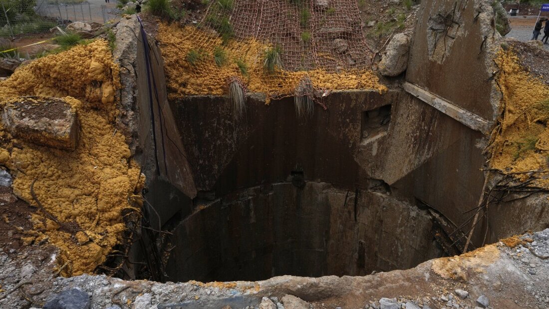ARCHIV - Eine verlassene Goldmine in Südafrika. Foto: Themba Hadebe/AP/dpa/Symbolbild 20260811212225506.jpg