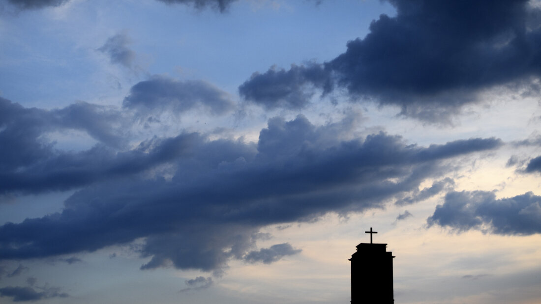 Nach dem milden Urteil im Prozess gegen einen Priester hat im Tessin die Debatte um eine Anzeigepflicht von Straftaten im kirchlichen Umfeld an Fahrt gewonnen. (Symbolbild) 20250820104013249.jpg