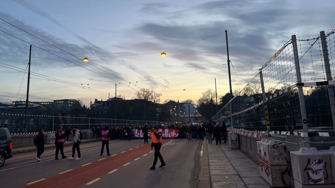 Die Fans von LOSC Lille zündeten Pyros, Feuerwerk und Böller. Die Polizei reagierte mit Gummischrot. 20251211170624844.jpg