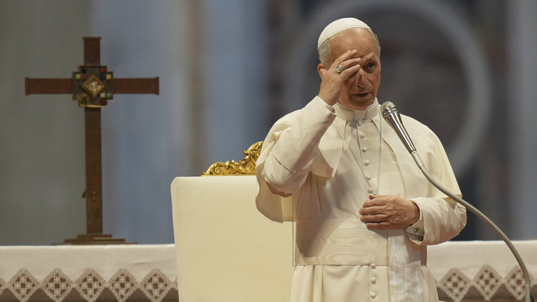 Papst Leo XIV. hält eine Audienz anlässlich des Jubiläums des Sports im Petersdom im Vatikan. Foto: Alessandra Tarantino/AP/dpa 20250614161030929.jpg