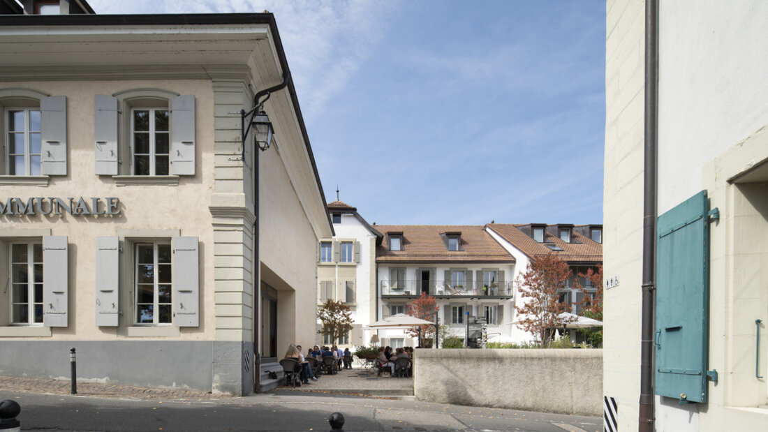 In schützenswerten Orten wie Prangins VD will der Bundesrat das Planen und Bauen von Wohnungen und auch die Installation von Solaranlagen vereinfachen. (Archivbild) 20250926143026087.jpg