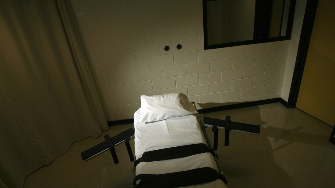 ARCHIV - Die für tödliche Injektionen verwendete Trage steht in einem kleinen Gebäude aus Schlackensteinen im Georgia Diagnostic and Classification Prison in Jackson, Atlanta, am 7. September 2007. Foto: Ben Gray/Atlanta Journal-Constitution via AP/dpa/Archivbild - ACHTUNG: Nur zur redaktionellen Verwendung und nur mit vollständiger Nennung des vorstehenden Credits 20261003181124931.jpg