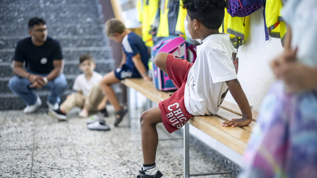 Für gesunde Finanzen will die Gemeinde Glarus nun bei der Schule sparen. (Symbolbild) 20250826085229150.jpg