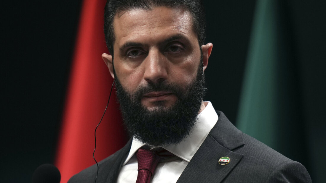 ARCHIV - Syriens Übergangspräsident Ahmed al-Scharaa (Archivbild). Foto: Francisco Seco/AP/dpa 20251102150104198.jpg