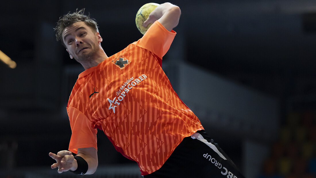 Kadettens Odinn Rikhardsson setzt zum Schuss an 20250421194430360.jpg