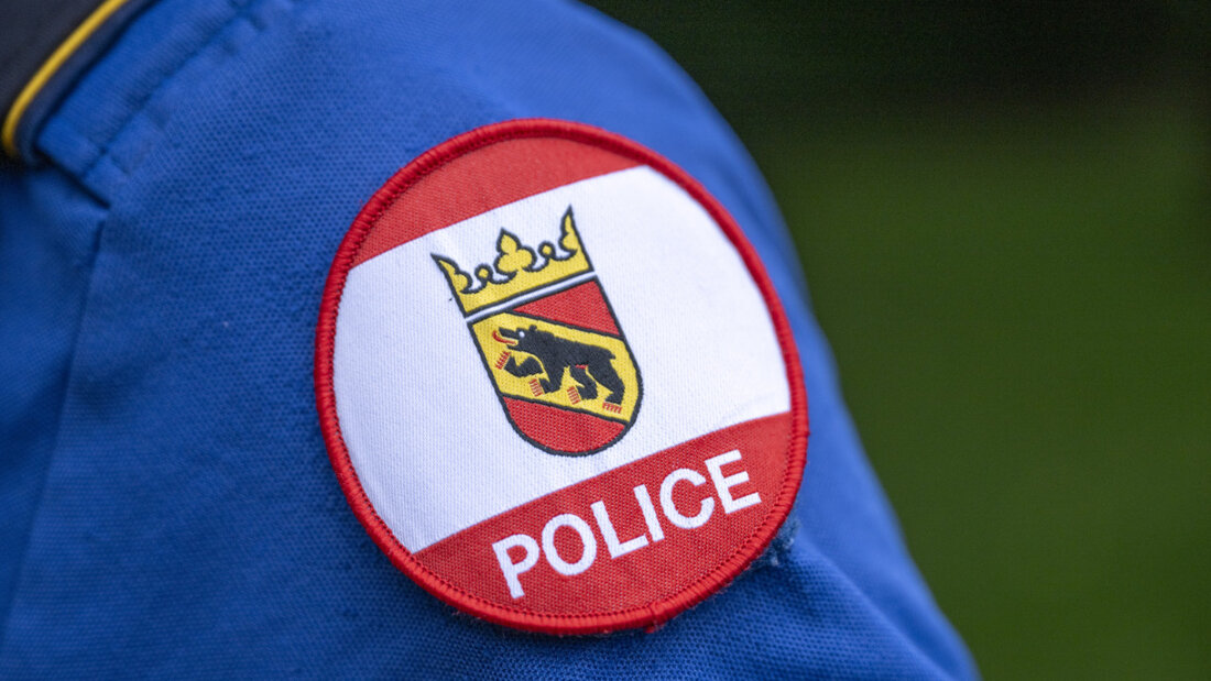 Die Berner Kantonspolizei konnte den nach einem Streit im Berner Jura gesuchte Mann in der Nacht auf Montag festnehmen. (Symbolbild) 20251215080513660.jpg