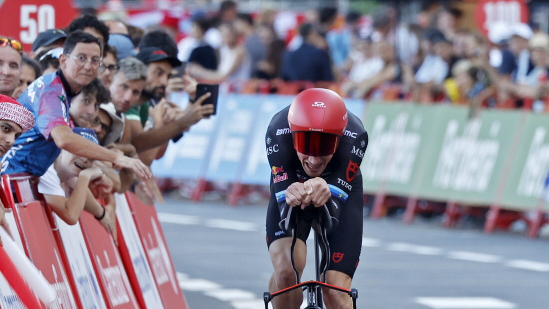 Stefan Küng fährt im Vuelta-Zeitfahren in Jerez de la Frontera zum Sieg 20260910173257820.jpg