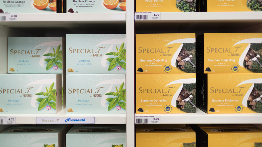 Nestlé stellt nach 16 Jahren sein Teekapselsystem "Special.T" ein. Der Nahrungsmittelkonzern zieht sich mit dem Angebot schrittweise aus der Schweiz sowie sechs weiteren europäischen Ländern zurück. (Archivbild) 20260925080504823.jpg