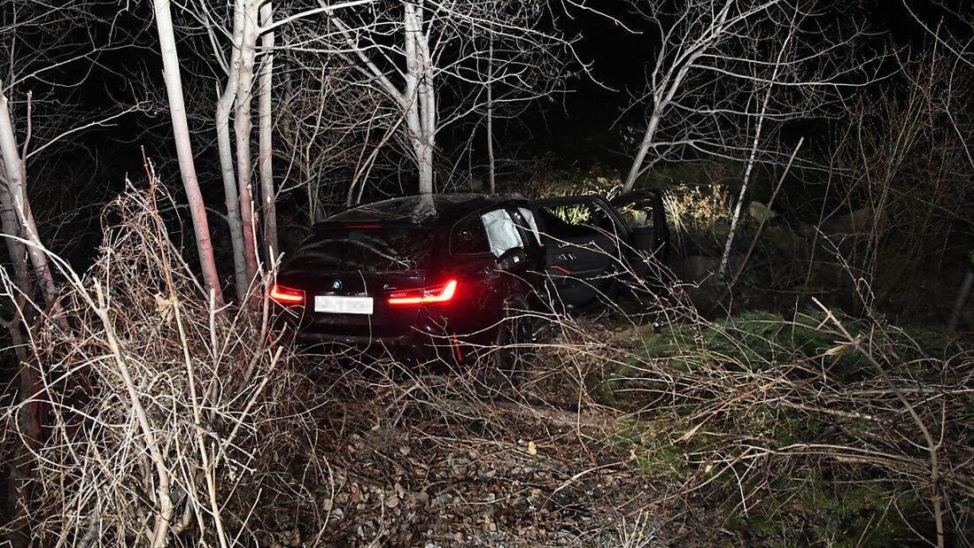 Bei einem Unfall in Haldenstein GR wurde laut Polizei drei Fahrzeuginsassen verletzt. 20250320053223058.jpg