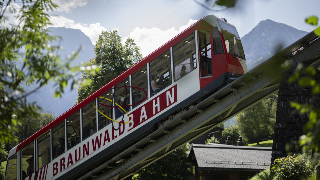 Die Braunwald-Standseilbahn steckt in finanziellen Nöten. Nun springt der Kanton mit Finanzhilfen ein, um den Betrieb und die Anbindung des Ortes zu sichern. (Archiv) 20260817161507033.jpg
