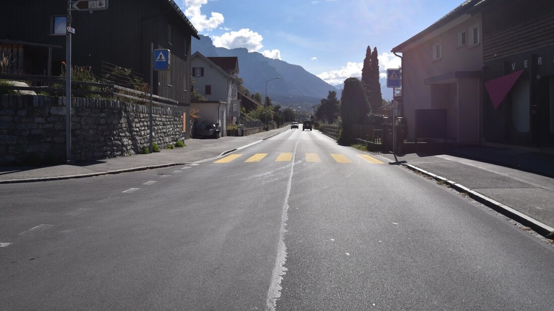 Ein Unbekannter fuhr in Zizers eine 13-Jährige an, die den Fussgängerstreifen überqueren wollte. Er fuhr nach dem Vorfall weiter, ohne sich um die Schülerin zu kümmern. 20261002151205670.jpg