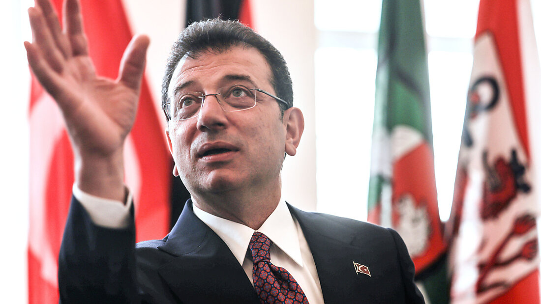 ARCHIV - Der frühere Oberbürgermeister von Istanbul Ekrem Imamoglu spricht bei einem Empfang im Düsseldorfer Rathaus. Foto: Oliver Berg/dpa/Archivbild 20250426094517290.jpg