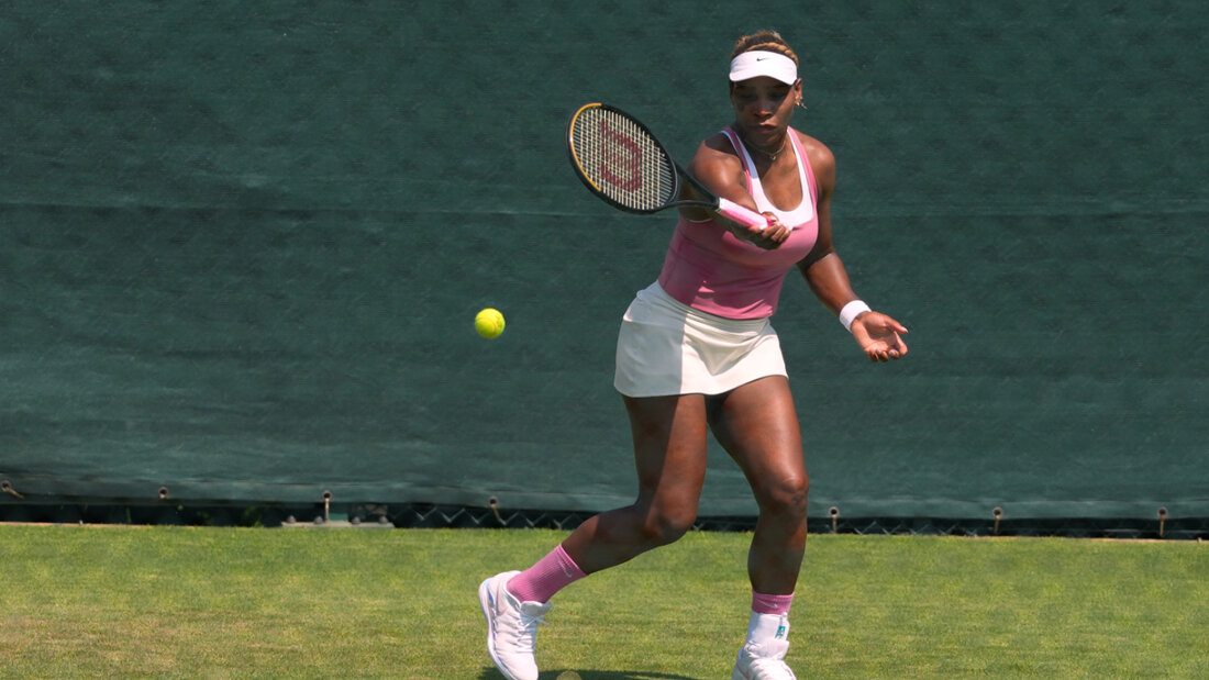 Schon im Training die grosse Attraktion in Wimbledon: Serena Williams 20260627050028184.jpg