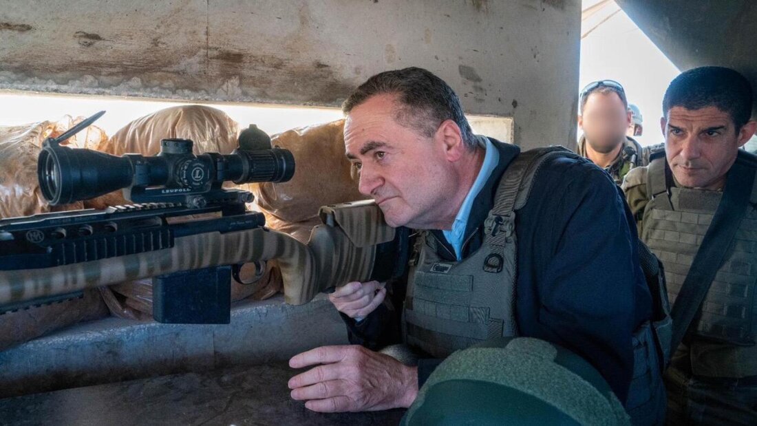 HANDOUT - Israels Verteidigungsminister Israel Katz (l) bei einem Truppenbesuch im Südlibanon. Foto: Ariel Hermoni/Verteidigungsministerium/dpa - ACHTUNG: Nur zur redaktionellen Verwendung im Zusammenhang mit der aktuellen Berichterstattung und nur mit vollständiger Nennung des vorstehenden Credits 20260709100250991.jpg