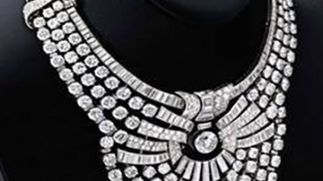 HANDOUT - Ein Diamantcollier aus dem Museum für angewandte Kunst (MAK) in der Wiener Innenstadt. Foto: Unbekannt/LANDESPOLIZEIDIREKTION WIEN/dpa - ACHTUNG: Nur zur redaktionellen Verwendung im Zusammenhang mit der aktuellen Berichterstattung und nur mit vollständiger Nennung des vorstehenden Credits 20260828134036983.jpg