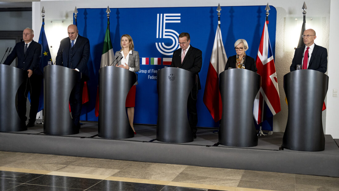 Pawel Zalewski (l-r), Staatssekretär des Polnischen Verteidigungsministeriums, Guido Crosetto, Italienischer Verteidigungsminister, Kaja Kallas, Hohe Vertreterin der EU für Außen- und Sicherheitspolitik, Boris Pistorius (SPD), Bundesminister der Verteidigung, Catherine Vautrin, Französische Verteidigungsministerin, John Healey, Britischer Verteidigungsminister, nehmen an einer Pressekonferenz des Group of Five-Treffen im Verteidigungsministerium teil. Der Verteidigungsminister trifft auf Amtskolleginnen und Amtskollegen aus Frankreich, Großbritannien, Italien und Polen, sowie die Hohe Vertreterin der Europäischen Union. Foto: Fabian Sommer/dpa 20251114154731694.jpg