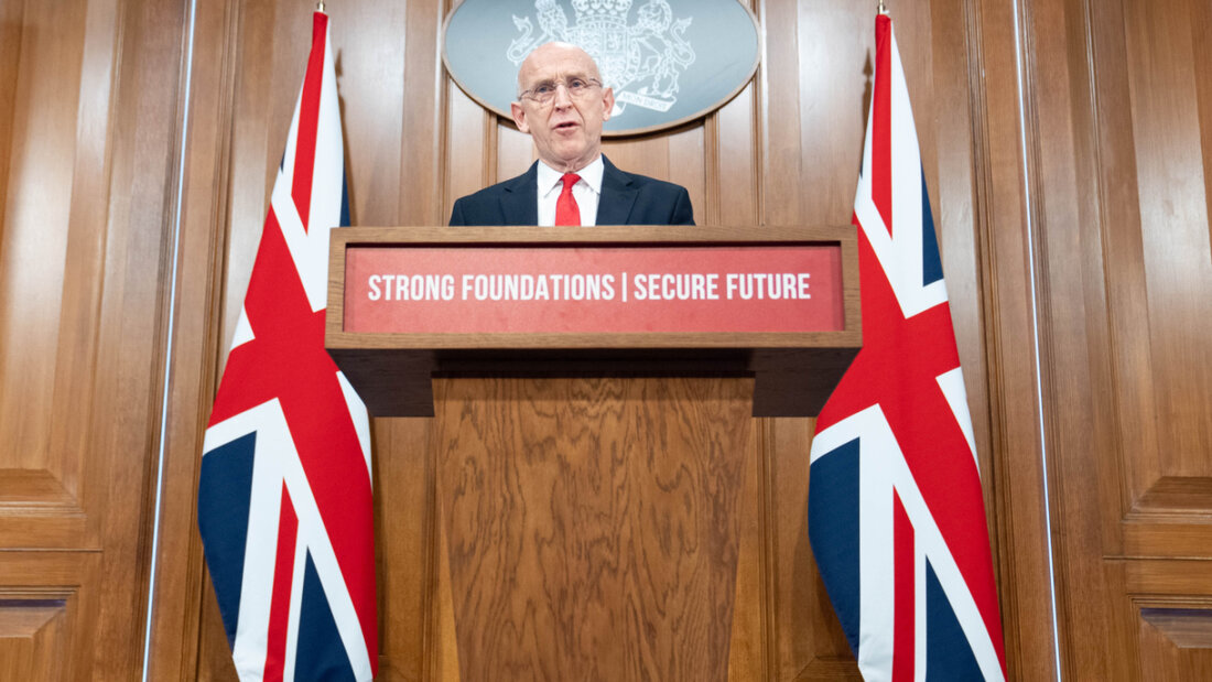 ARCHIV - Großbritanniens Verteidigungsminister John Healey hält in der Downing Street Nr. 9 eine Rede. (zu dpa: «Bericht: Briten planen Praktikumsjahre beim Militär») Foto: Stefan Rousseau/PA Wire/dpa 20260112125918497.jpg
