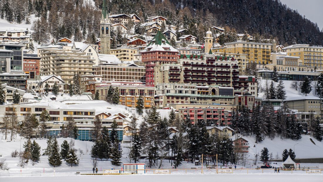 Der Kanton Graubünden verzeichnet 2025 so viele Logiernächte wie seit 15 Jahren nicht mehr. Im Bild der Ferienort St. Moritz. (Archivbild) 20260225125338591.jpg