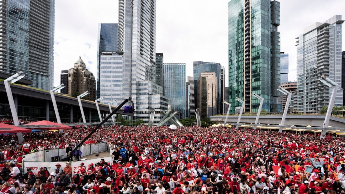 WM-Fanzone inmitten von Wolkenkratzern: Tausende Fans schauen in Vancouver den WM-Achtelfinal zwischen Kanada und Marokko 20260706050018322.jpg