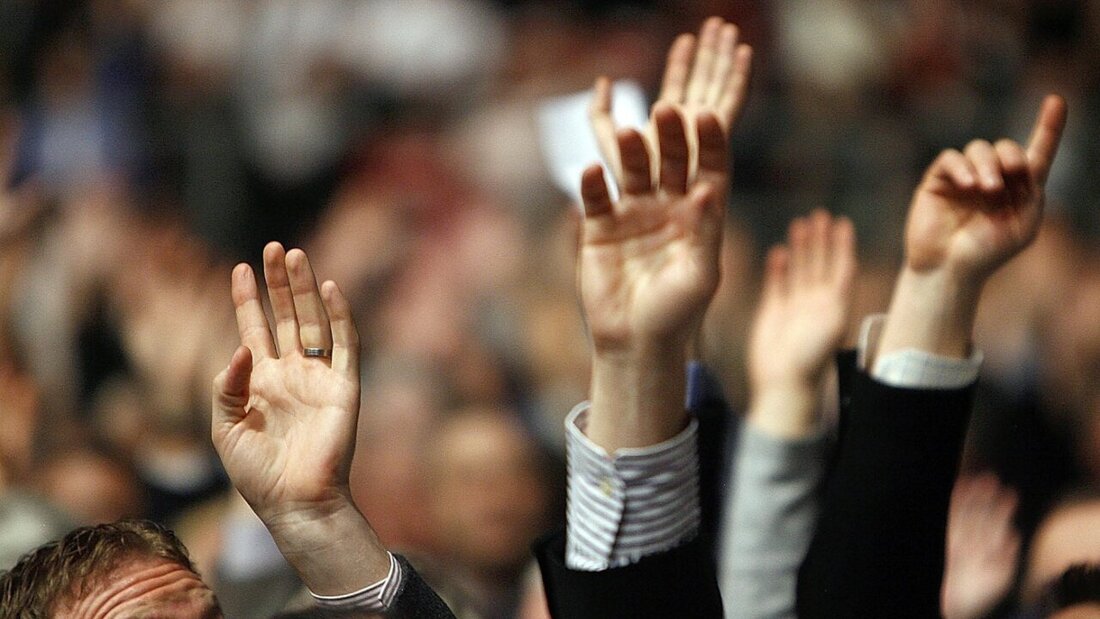 Immer mehr Unternehmen lassen ihre Aktionärinnen und Aktionäre über ihren Nachhaltigkeitsbericht abstimmen. (Archivbild) 20250628073020458.jpg