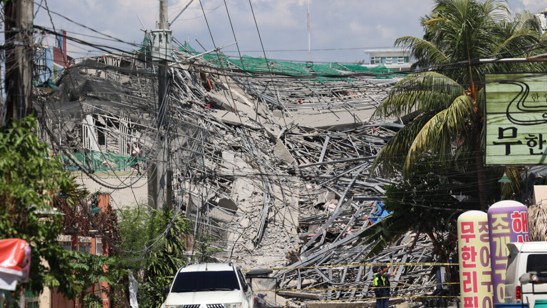 dpatopbilder - Absperrband markiert den Bereich um ein eingestürztes Gebäude in der Provinz Pampanga, nördlich von Manila. Foto: Uncredited/AP/dpa 20260524094002027.jpg