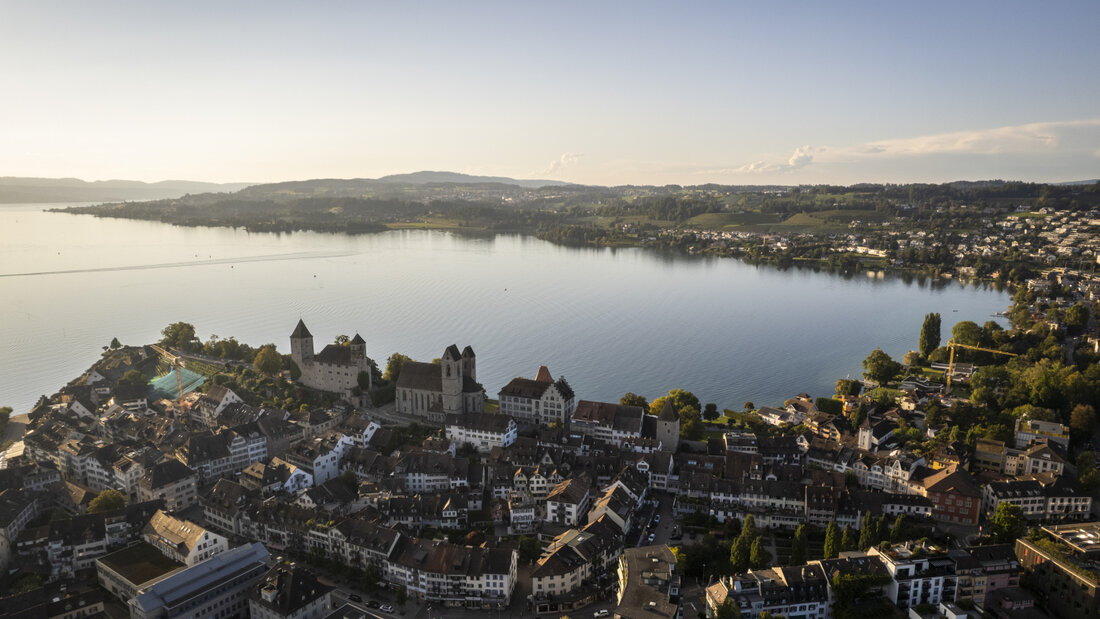 Auf dem See vor Rapperswil-Jona SG wird über das Wochenende Feuerwerk gezündet (Archivbild) 20260804153953039.jpg