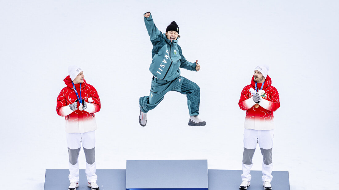 Springt höher als die Schweizer Marco Odermatt (links) und Loïc Meillard: der für Brasilien startende Norweger Lucas Pinheiro Braathen 20260214162520529.jpg