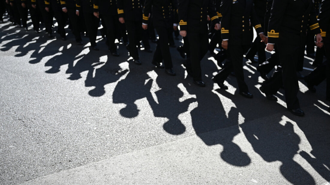 ARCHIV - Australische Verteidigungskräfte (ADF) maschieren bei den Feierlichkeiten zum Anzac-Tag. Wegen mutmaßlich weit verbreiteter sexueller Übergriffe, Belästigungen und Diskriminierung in den australischen Streitkräften haben mehrere ehemalige und aktive Soldatinnen eine Sammelklage eingereicht. Foto: Dean Lewins/AAP/dpa 20251024132436467.jpg