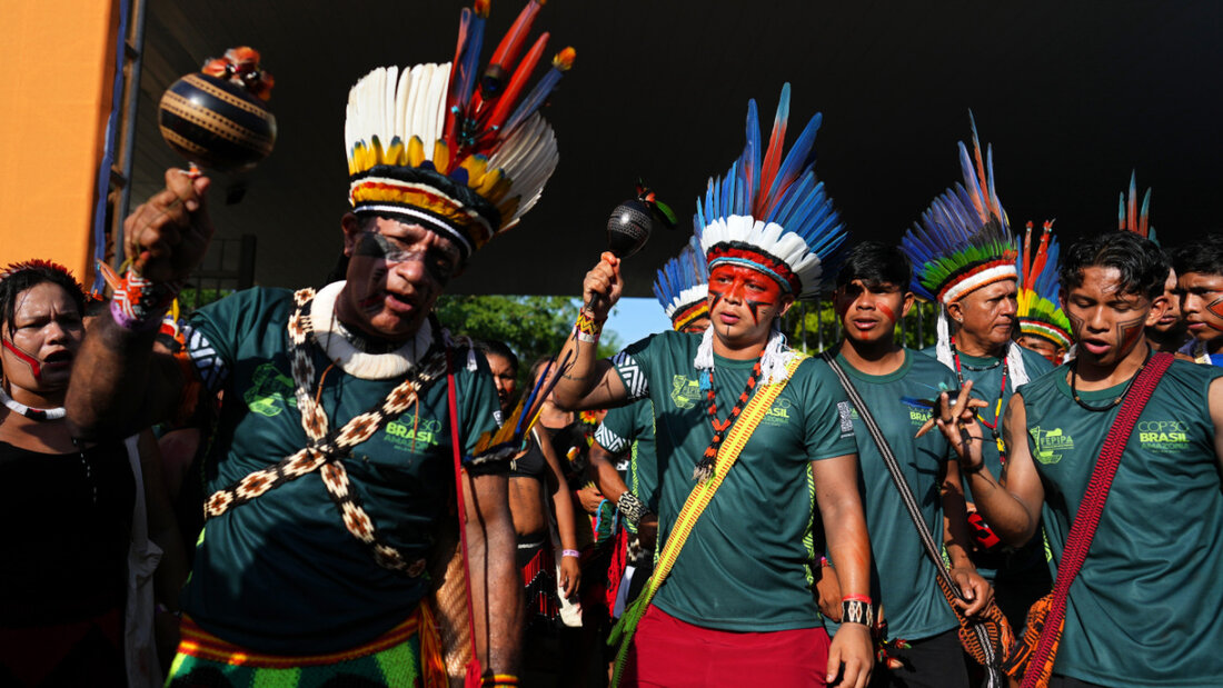 Indigene demonstrieren während eines Klimaprotestes während des UN-Klimagipfels COP30. Foto: Andre Penner/AP/dpa 20251118202857449.jpg