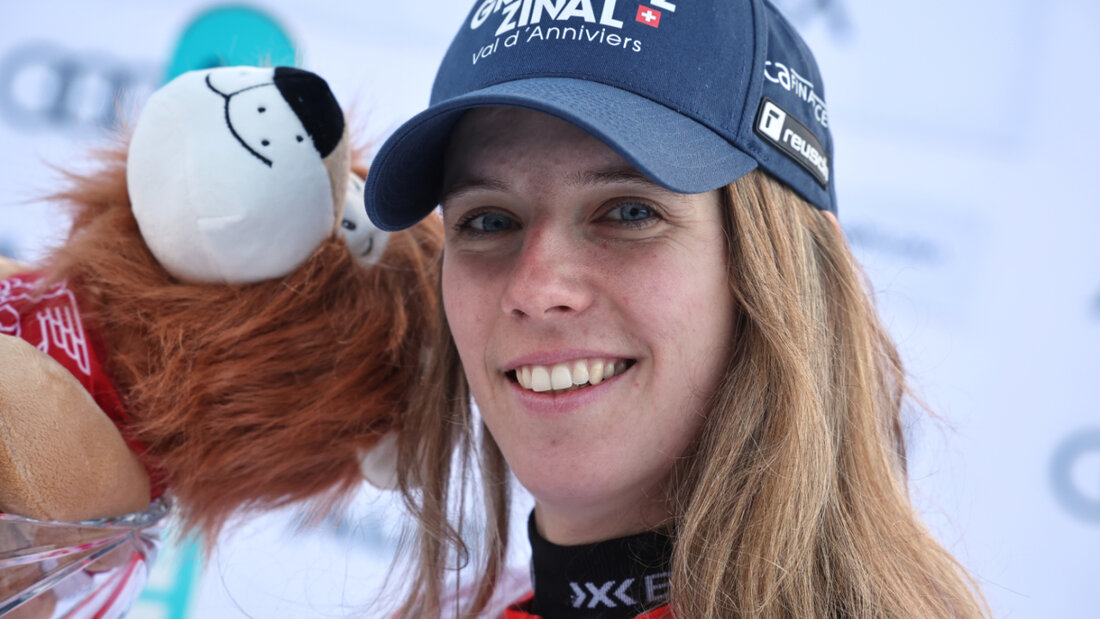 Einen Tag nach dem Riesenslalom-Sieg auch im Slalom nach dem ersten Lauf an der Spitze: Camille Rast 20260104104152389.jpg