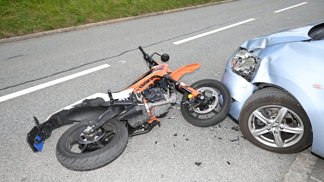 Ein 16-jähriger Jugendlicher wurde in Mels SG bei einem Zusammenstoss mit einem Auto verletzt. 20260827121008932.jpg