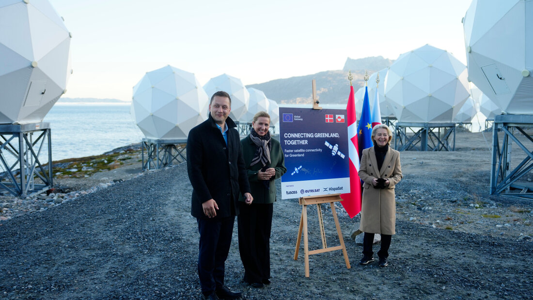 Die dänische Ministerpräsidentin Mette Frederiksen (M), die Präsidentin der Europäischen Kommission Ursula von der Leyen (r) und der grönländische Regierungschef Jens-Frederik Nielsen besuchen das Unternehmen Eutelsat Oneweb in Nuuk, Grönland. Foto: Mads Claus Rasmussen/Ritzau Scanpix Foto/AP/dpa 20260907150515605.jpg