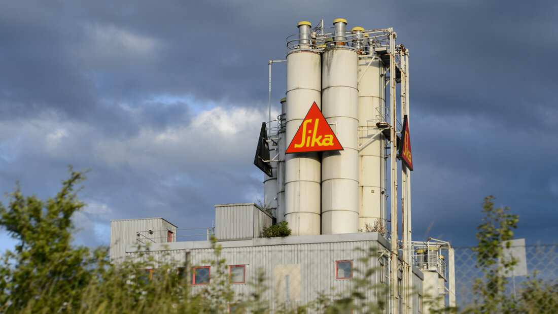 Der Bauchemie- und Klebstoffhersteller Sika ist im vergangenen Jahr auch dank Übernahmen stark gewachsen. Der Konzern erzielte einen rekordhohen Umsatz.(Archivbild) 20250109074031969.jpg
