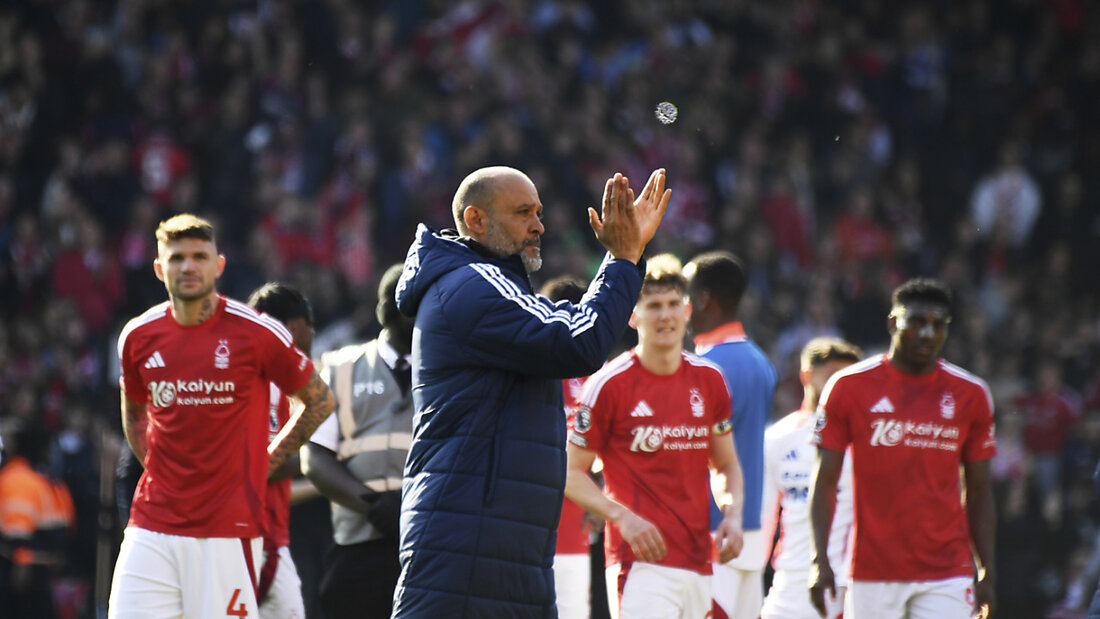 Nottighams Trainer Nuno Espirito Santo applaudiert seinen Spielern 20250308154559702.jpg