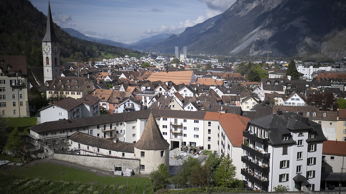 "Sommer in Chur". Die Bündner Hauptstadt verzeichnete als erster Ort nördlich der Alpen 25 Grad. (Arcihvbild) 20250412141248465.jpg