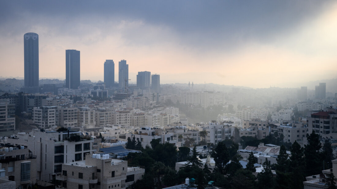 ARCHIV - Blick auf zahlreiche Häuser in der Innenstadt. Die Hauptstadt des Haschemitischen Königreichs Jordanien und hat zusammen mit seinen Vororten etwa vier Millionen Einwohnerinnen und Einwohner. Foto: Bernd von Jutrczenka/dpa 20260610090538461.jpg