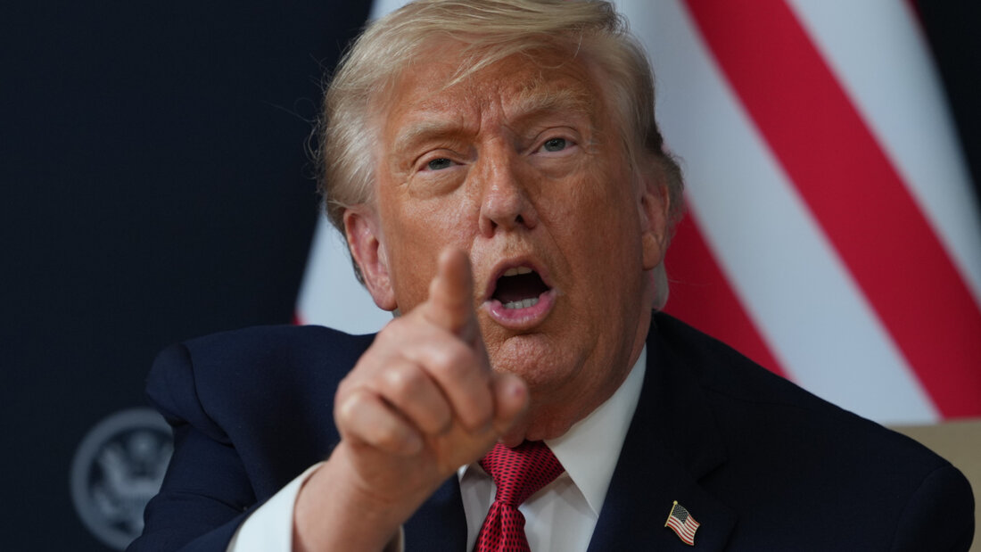 ARCHIV - US-Präsident Donald Trump gestikuliert. Foto: Julia Demaree Nikhinson/AP/dpa 20260623012031582.jpg