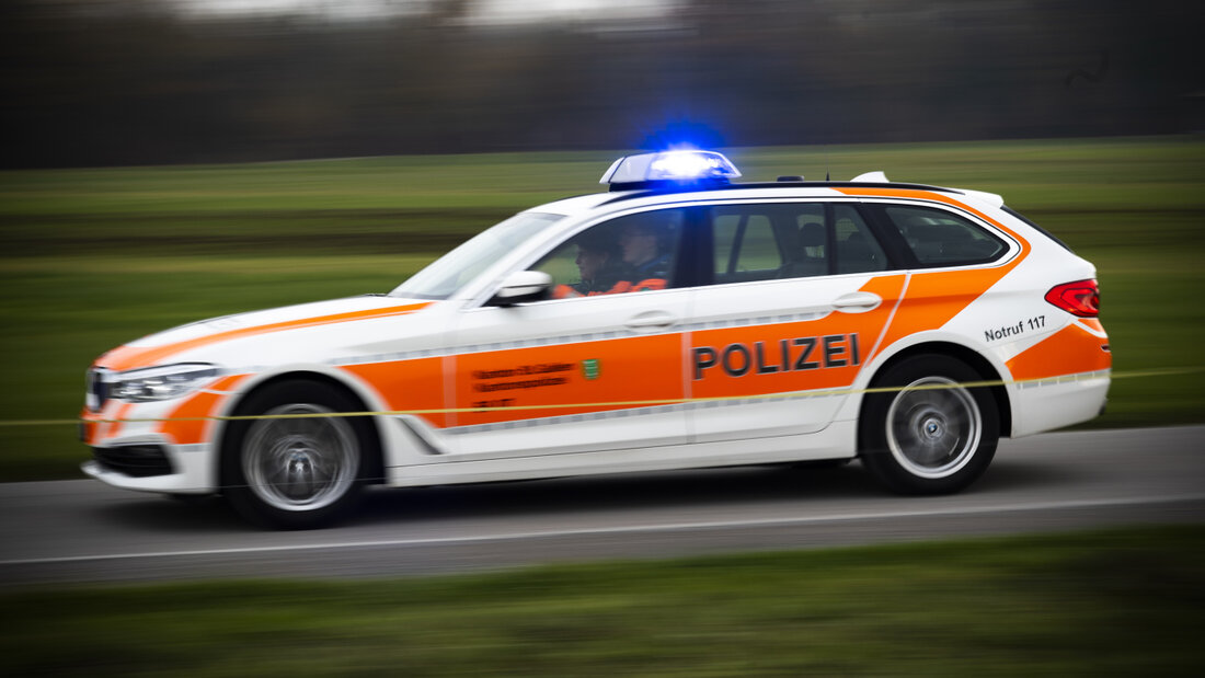 In St. Gallen sind in der Nacht auf Sonntag zwei Polizisten bei einer Verfolgungsjagd verletzt worden. (Archivbild) 20260726192758309.jpg