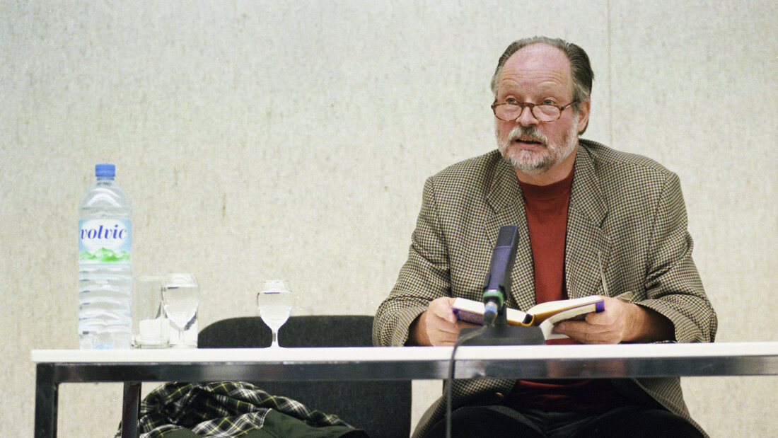 Die Bücher von Gerold Späth strotzen vor barocker Fülle, Sprachlust und der Freude an der Groteske. Nun ist der Autor aus Rapperswil am Zürichsee gestorben. Seine Bücher weisen ihn unbestritten als wichtige Stimme deutschschweizerischer Literatur aus. (Archivbild) 20261015114803669.jpg