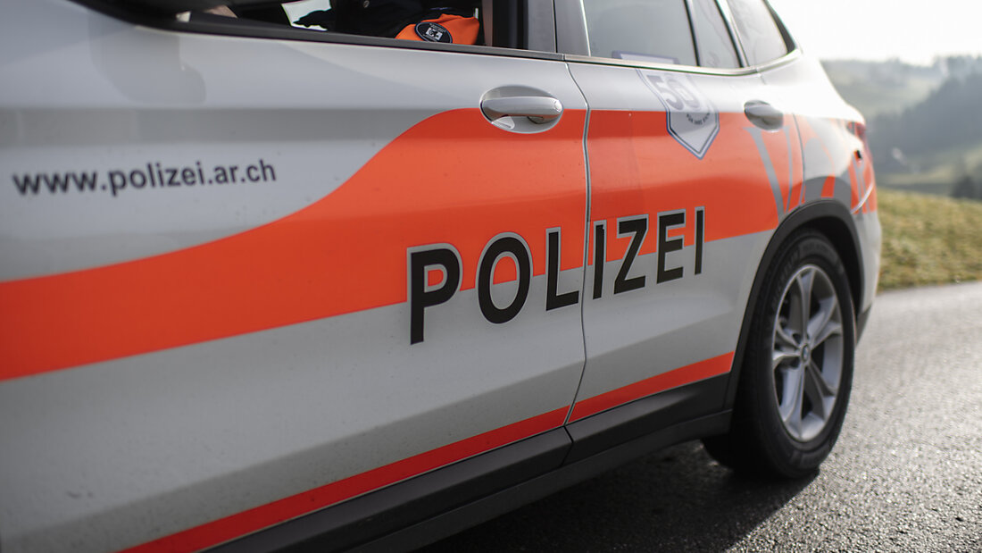 Die Kantonspolizei Appenzell Ausserrhoden ermittelte einen Mann, der in Herisau aus einer Schreckschusspistole Schüsse abfeuerte. (Symbolbild) 20250414151921372.jpg