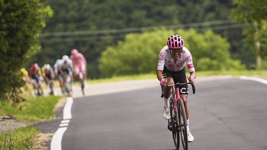 Richard Carapaz entflieht dem Feld und feiert später seinen vierten Giro-Etappensieg 20250521173849663.jpg
