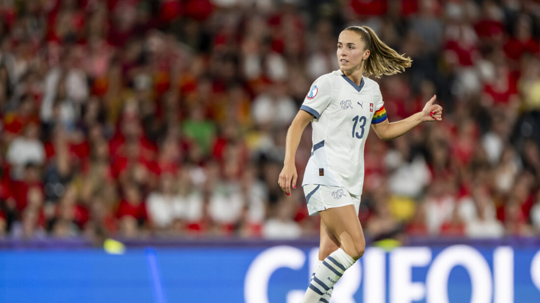 Daumen hoch für die Auslosung: Lia Wälti und die Schweiz sind in der Gruppe B2 der WM-Qualifikation der Favorit 20251104143054864.jpg