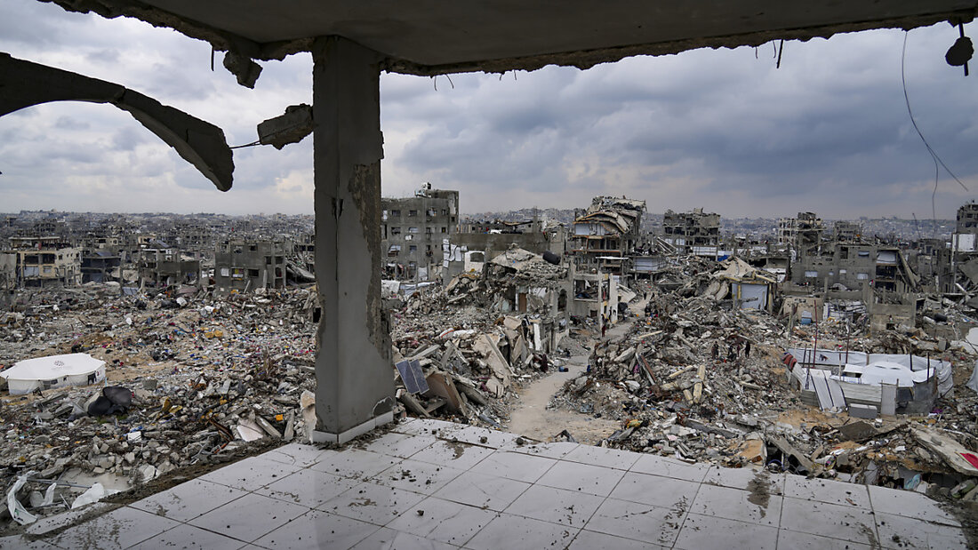 ARCHIV - Ein Blick auf die durch die israelische Luft- und Bodenoffensive verursachten Zerstörungen im nördlichen Gazastreifen. Foto: Abdel Kareem Hana/AP/dpa 20250418050753741.jpg